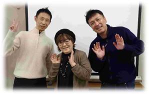 講師（中央）とサポートのお二人の写真